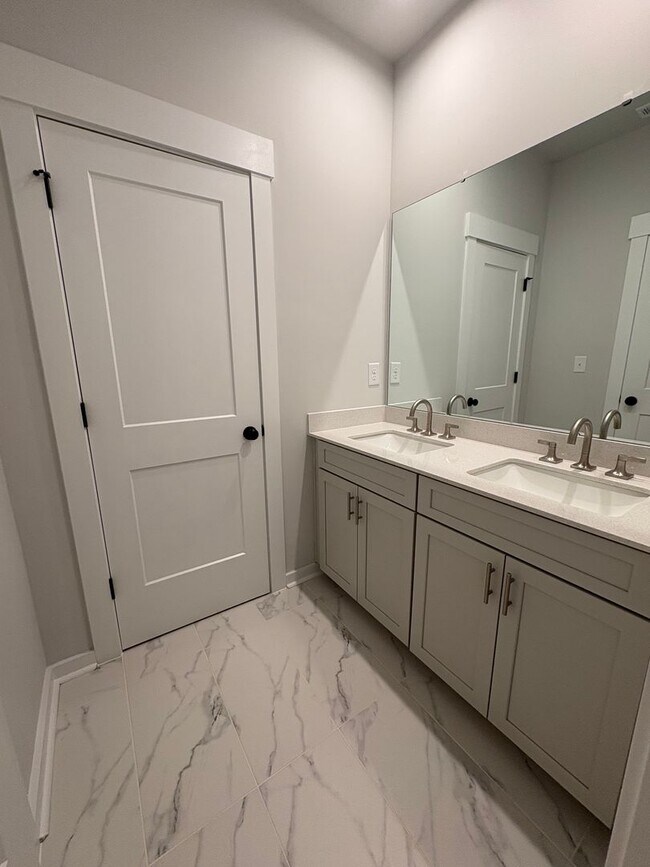 Building Photo - New Construction 3BR/2.5 BA in Griffith Lakes