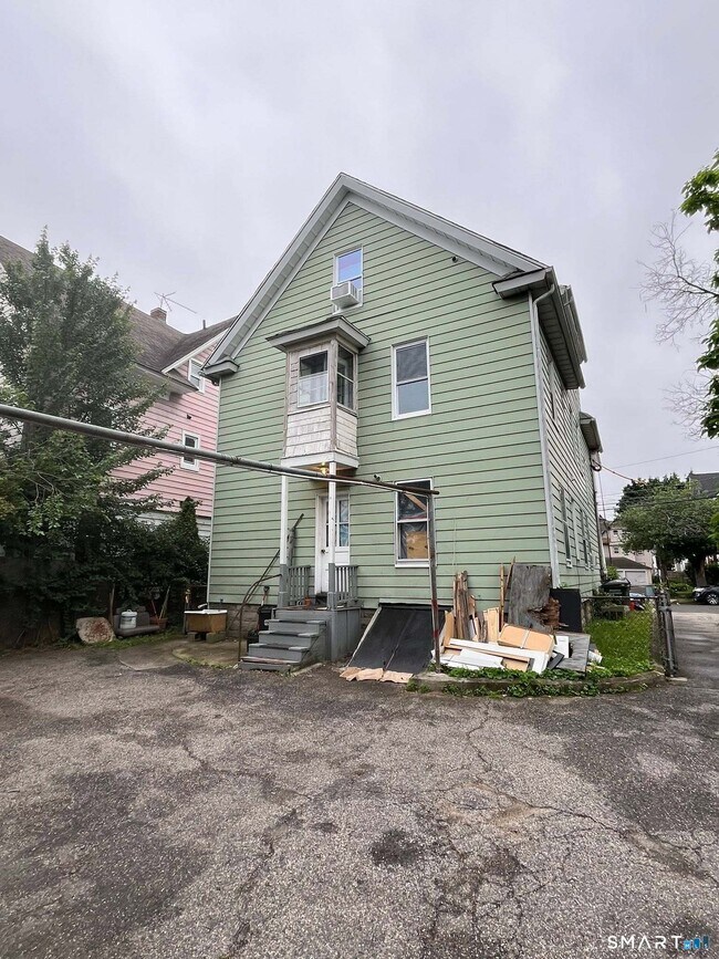 Building Photo - 200 French St