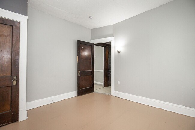 Building Photo - 11519 Carolina Ave
