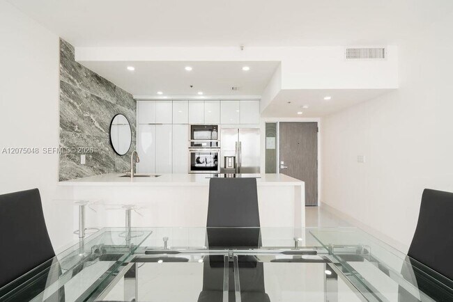 Building Photo - 7601 E Treasure Dr