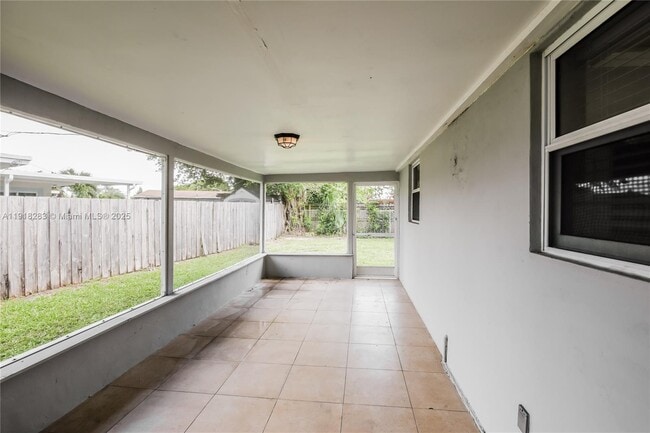 Building Photo - 6212 NW 15th Ct