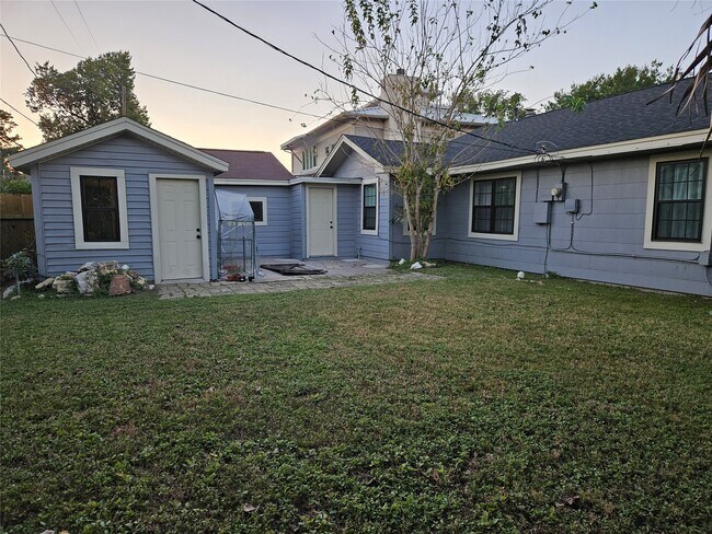 Building Photo - 6446 Brookside Dr