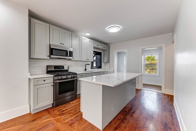 Building Photo - 2508 Kenilworth Ave