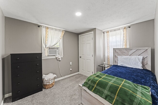 Building Photo - Furnished, short-term rental just blocks from KU Med available now!