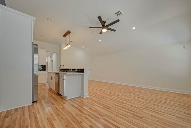 Building Photo - 7339 Krueger Rd