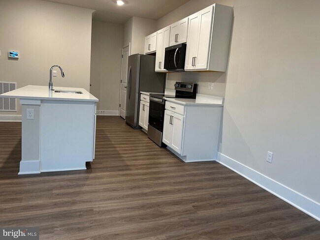 Building Photo - 140 Wappinger Ter