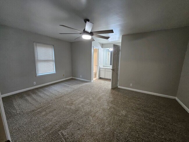 Building Photo - Beautiful 3 bed 2 bath house, Ready for Re...