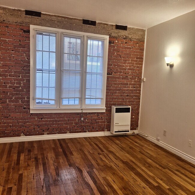 Building Photo - La Fleur Apartments