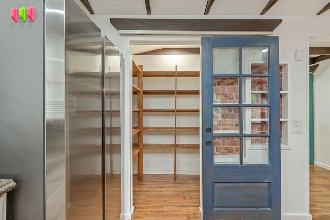 Building Photo - 271 Bracewell St