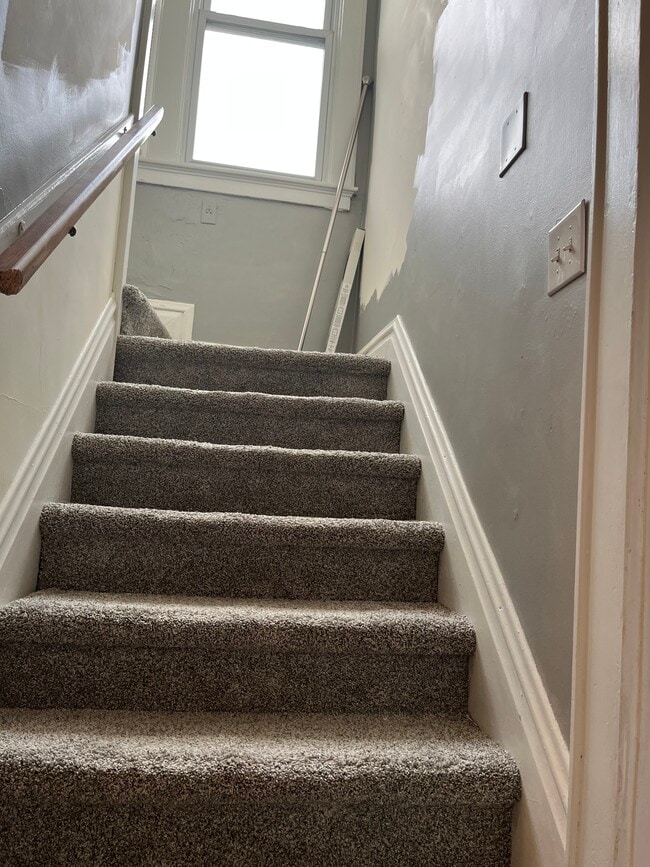 Building Photo - 2409 Hilton Ave