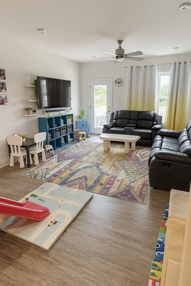 Building Photo - 7017 Old Evergreen Pkwy