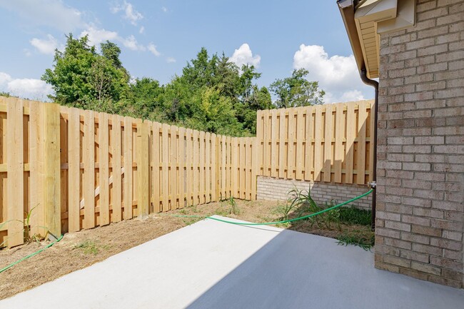 Building Photo - Brand new Luxurious 3 bedroom 3 bath + LOF...