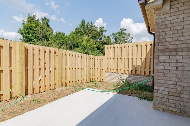 Building Photo - Brand new Luxurious 3 bedroom 3 bath + LOFT townhouse in Stone Gate community High Point. Master ...