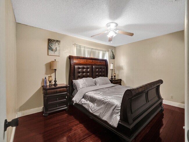 Building Photo - 9610 Dunhill Dr