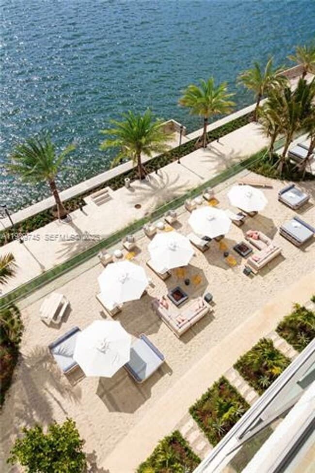 Building Photo - 2900 NE 7th Ave