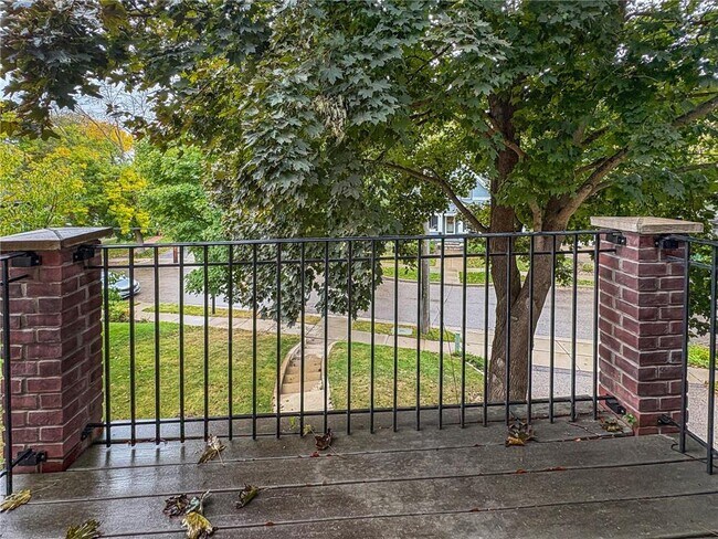 Building Photo - 4407 Curve Ave