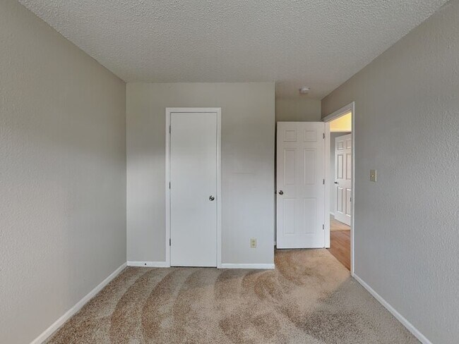 Building Photo - 4073 FairOaks Dr