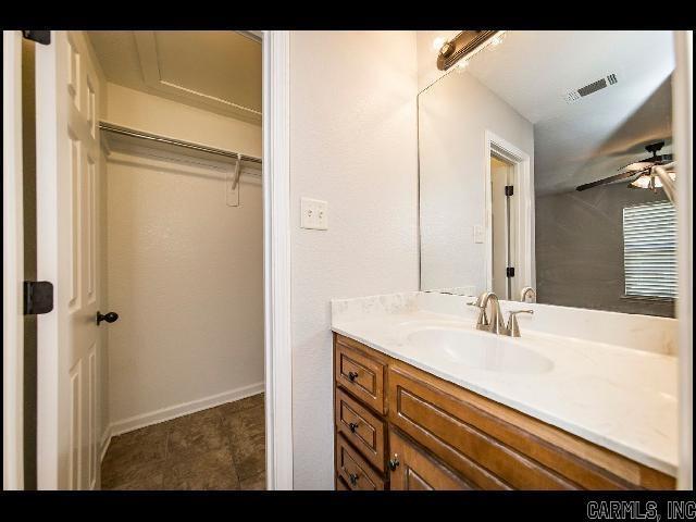 Building Photo - 400 E Locust St