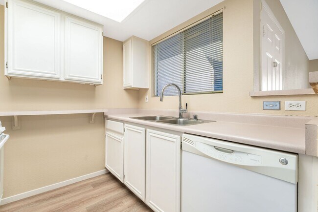 Building Photo - Southwest Las Vegas Condo with Resort-Style Community Amenities!