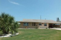Building Photo - 1801 El Rio Dr