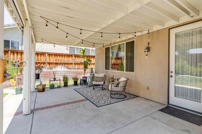 Building Photo - 38945 Turtle Pond Ln