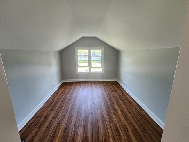 Building Photo - 16W611 2nd Ave