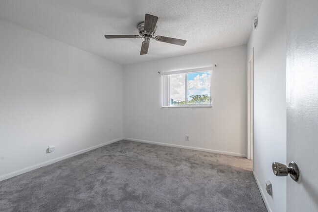 Building Photo - 251 S Cypress Rd