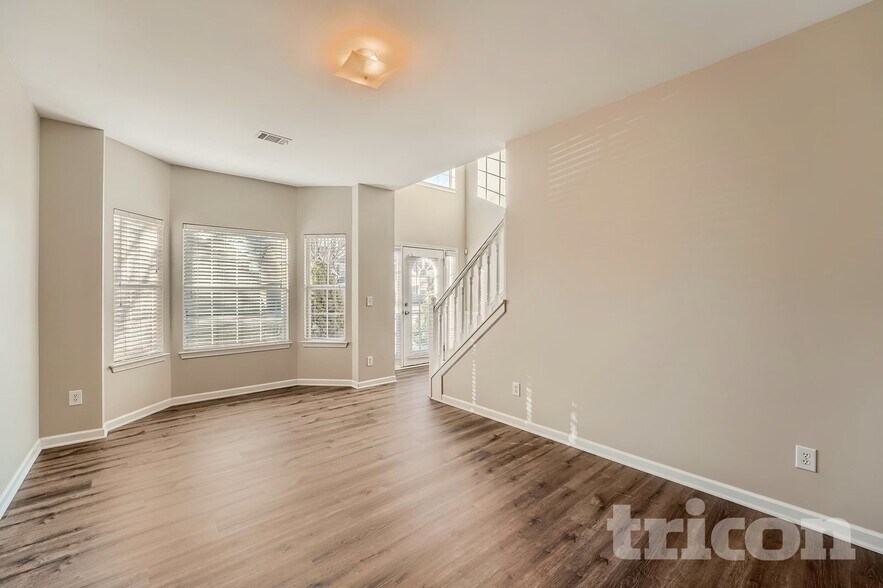 Building Photo - 5190 Hopewell Manor Dr