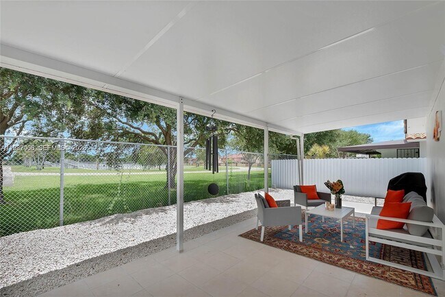 Building Photo - 895 W 39th Pl