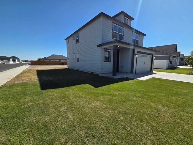 Building Photo - Stunning 3 Bedroom Home In Quincy!