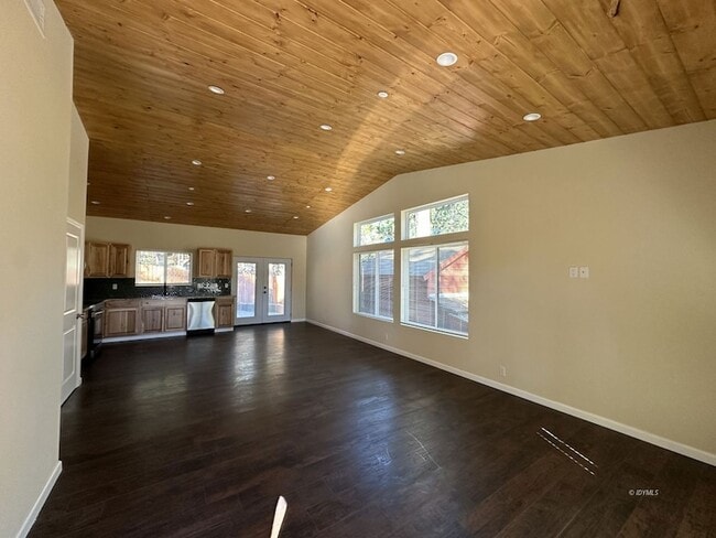 Building Photo - 52810 Sugar Pine Dr