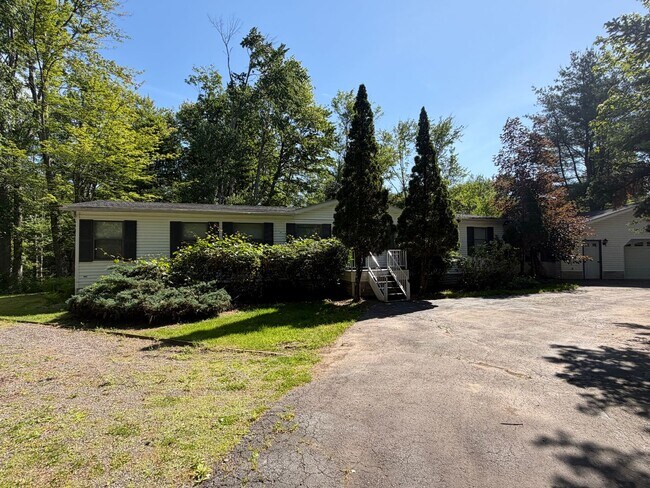 Building Photo - Peaceful Catskills Living | Spacious 4 Bedroom, 3 Bathroom Home in Grahamsville, NY