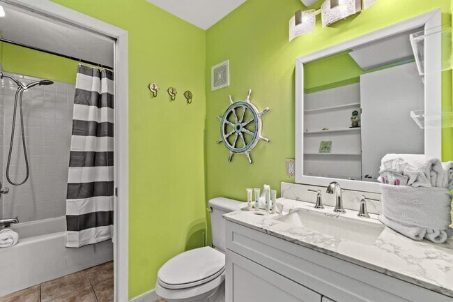 Building Photo - 8743 Thomas Dr