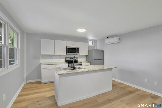 Building Photo - 194 Hartford Rd