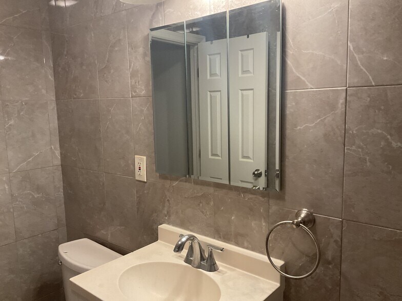 Building Photo - 22 Boyle Plz