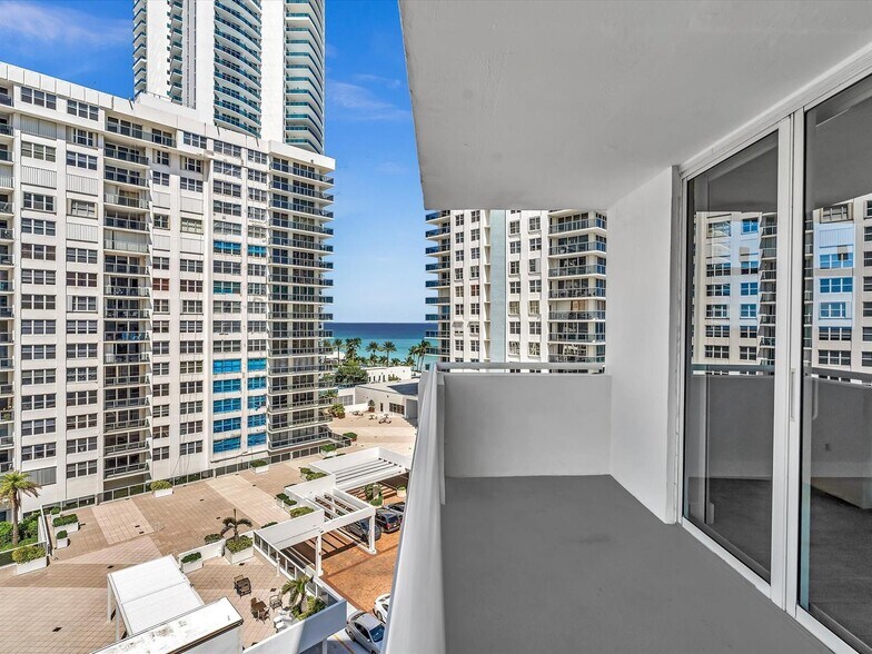 Building Photo - 3001 S Ocean Dr