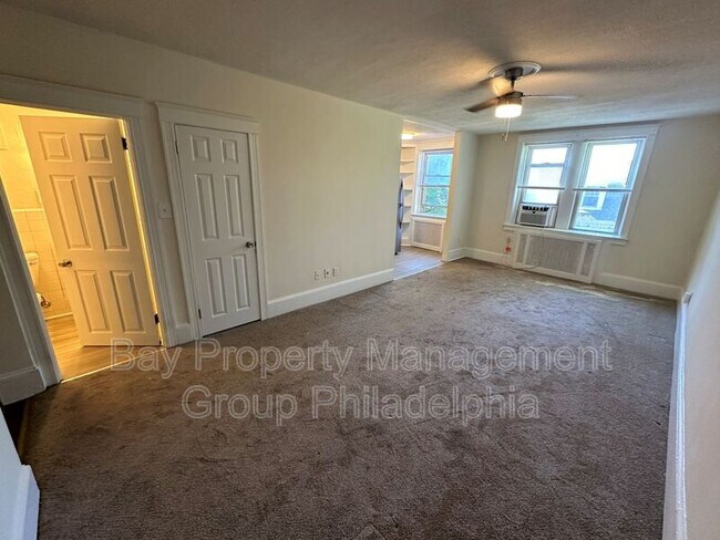 Building Photo - 2809 W Queen Ln