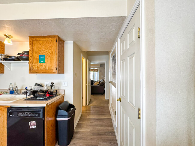 Building Photo - 565 N 300 E