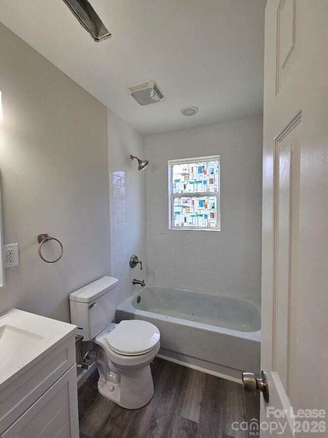 Building Photo - 2507 Moreland St