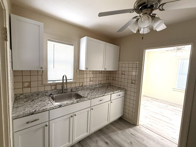 Building Photo - Beautiful 3 Bedroom 1 Bathroom Home