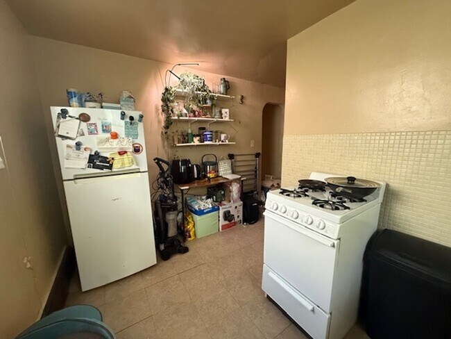 Building Photo - Urbana Apartment Near Downtown with Warm, Inviting Spaces