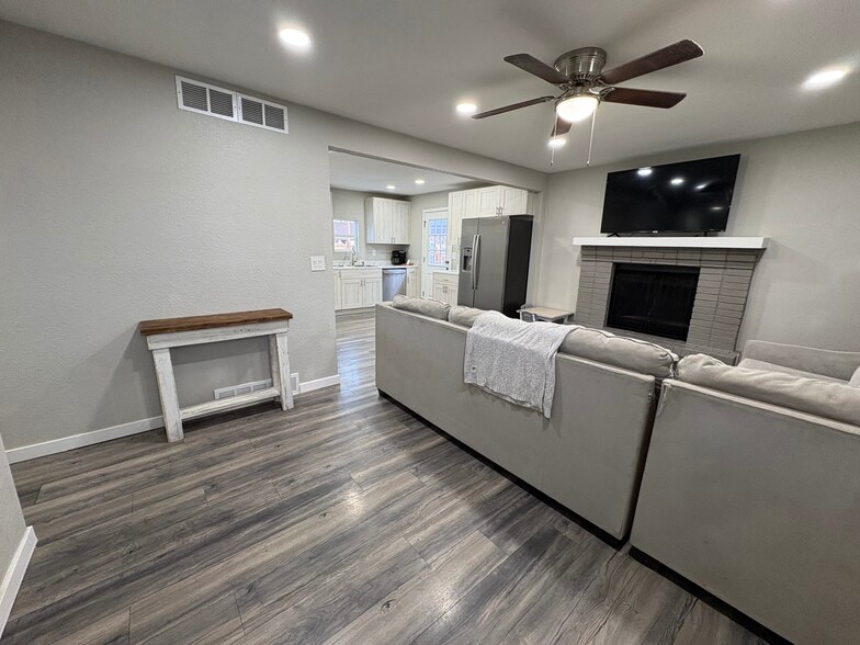 Building Photo - 1216 Richards Ave