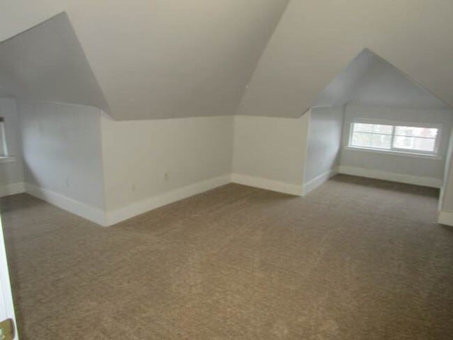 Building Photo - Charming 3 Bedroom Craftsman in North Tacoma