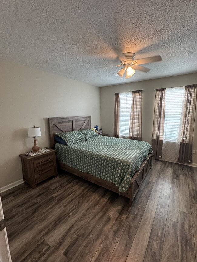 Building Photo - Spring Move in Special:  2nd month rent is FREE if you sign a lease before the end of July.
