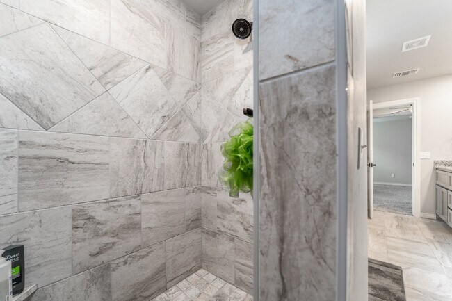 Building Photo - Beautiful Home in Woodland Park