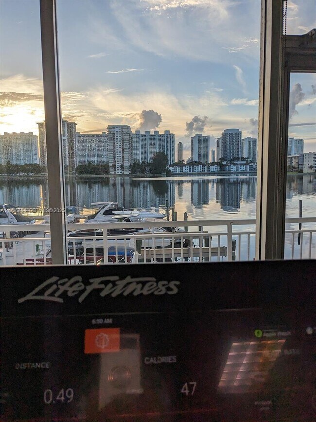 Building Photo - 18051 Biscayne Blvd