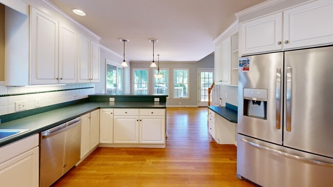 Building Photo - 33 Fairway Dr