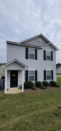 Building Photo - Two-Story, 3 Bedroom, 2.5 Bath Home Located in Established Neighborhood- Near Campbell University