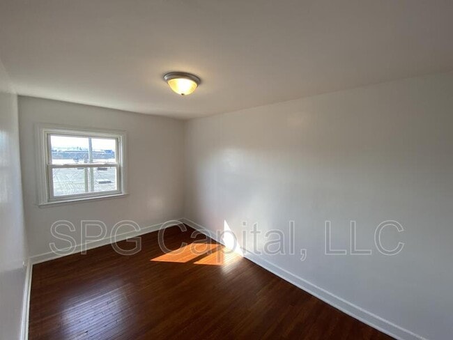 Building Photo - 2529 Derry St