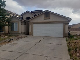 Building Photo - 2605 Silver Star Dr SW